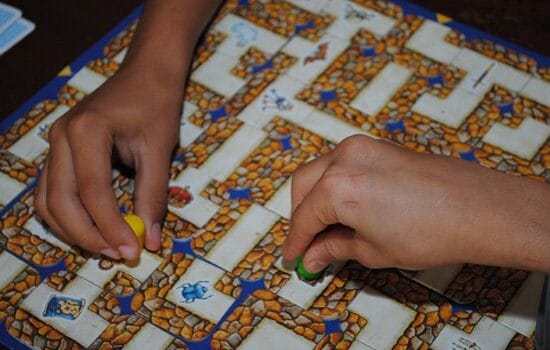 Briefwisseling 5 tussen Adil en Tess: zoveel mogelijk kinderen helpen